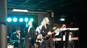 Systrarna Ericsson på premiärkvällen av Arvika Live på Kvarteret i Arvika. Foto: David Fryxelius.