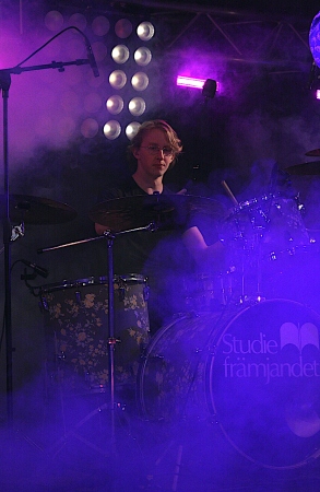 Christoffer Eriksson i Gaarden på Viksholmsfestivalen 2021. Foto: David Fryxelius.